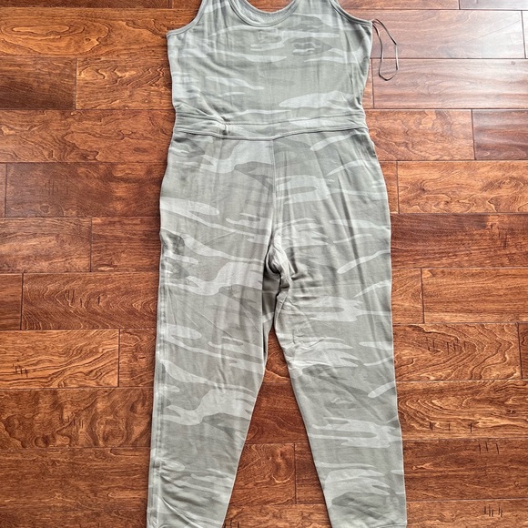 Camo Jumpsuit - Picture 2 of 3